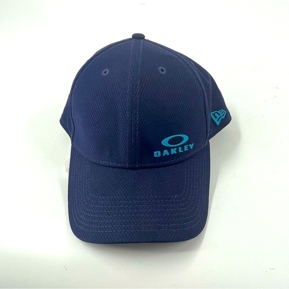 Oakley Surf/ Fishing Cap - Picture 1 of 5
